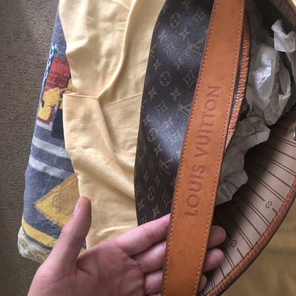 Louis Vuitton purse (delightful) - Picture 3 of 5